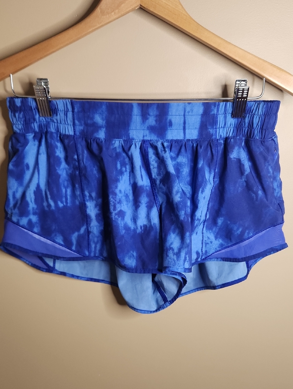 Lululemon Hotty Hot Short II 2.5" *Game Day in Blazer Blue. Size 10. #W7BHVR